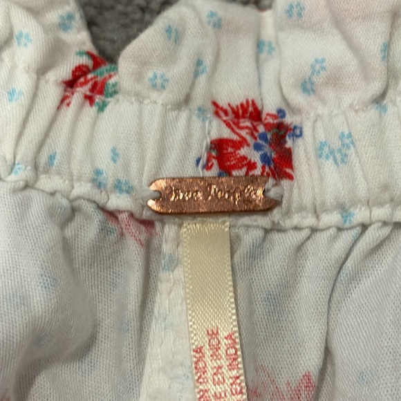 Free People Cambridge Floral Print drawstring Ruffle Trim Women Shorts Sz L - Picture 3 of 7